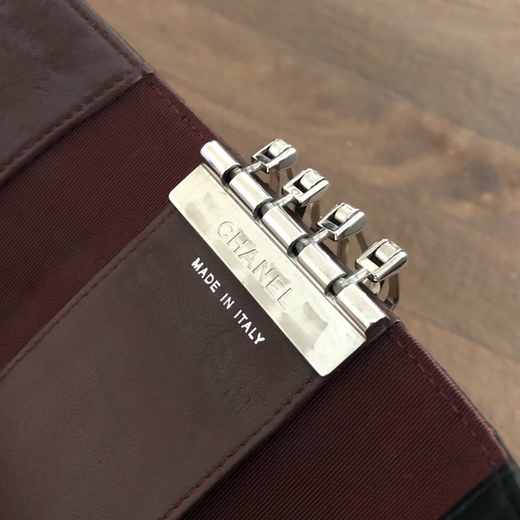 ❌SOLD❌ Chanel Black Lambskin 4 Ring Key holder - Picture 3 of 9